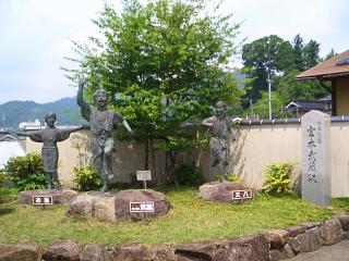 宮本武蔵駅　駅前広場(狭いけど）