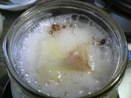 梨の芯と皮酵母　室温発酵4日目1　12.7.JPG
