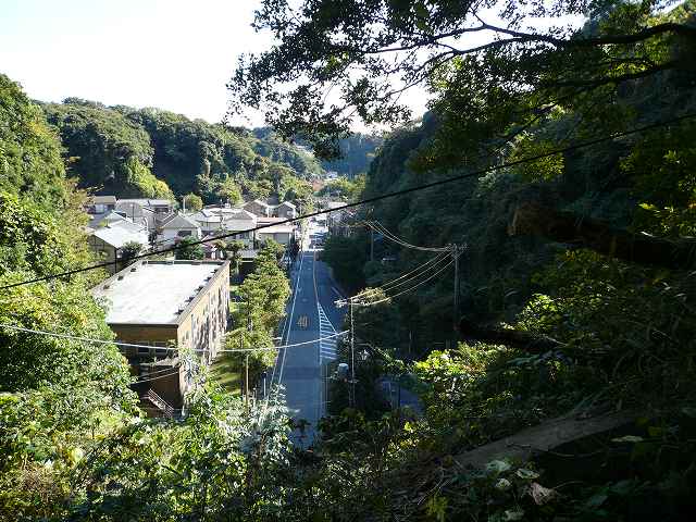 大仏トンネル真上