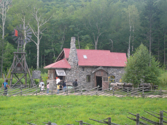 北海道ツーリング 五郎の石の家.jpg