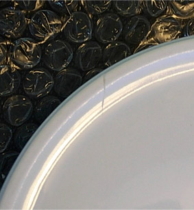 一部割れてるし。