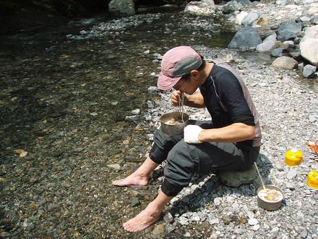 暑いのに熱いうどん。。。