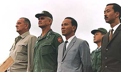 南ベトナムを訪れたジョンソン大統領