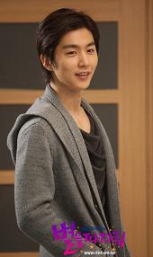 シン・ドンウク