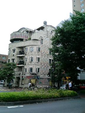 6月23日途中の不思議な建物