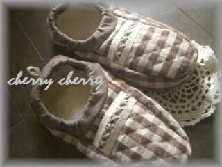 ルームシューズ 茶チェック.jpg