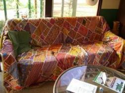 地球大使館 ソファー