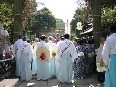 お宮の内側から