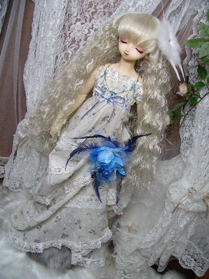 青薔薇ドレス立ち姿