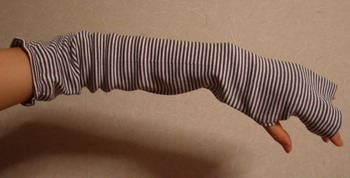 古着のシャツをアームカバーに