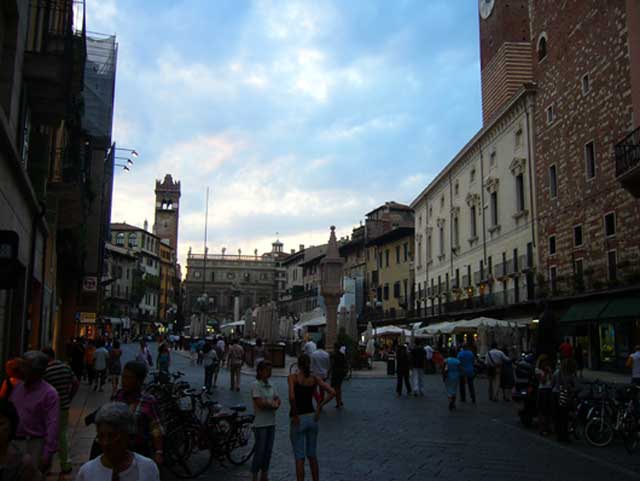 エルベ広場　Piazza delle Erbe