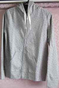 変な柄のパーカー