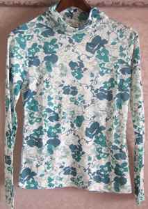 ハイネックの変な服