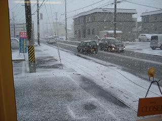 お店から雪