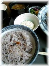 十穀ご飯、３色お新香、豚汁.jpg