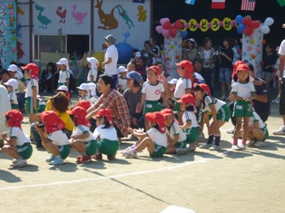 運動会競技待ちのちびっ子達.JPG