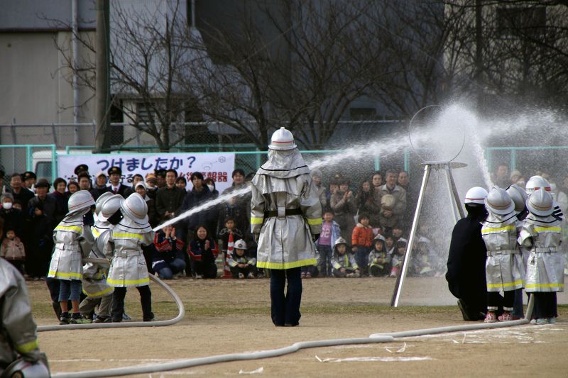 消防出初式：ちびっ子放水.jpg