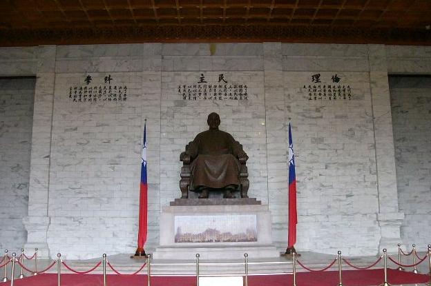 旧中正紀念堂　蒋介石像