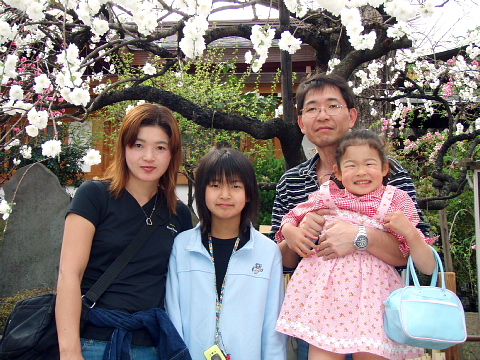 桃祭で家族一緒。