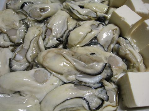 まるた海産の牡蠣：１粒８ｃｍ