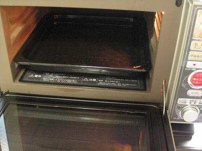 東芝石窯オーブンレンジ：庫内、天板入り