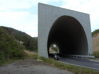 ﾄﾝﾈﾙ2