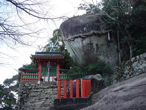 神倉ごと引き岩.jpg