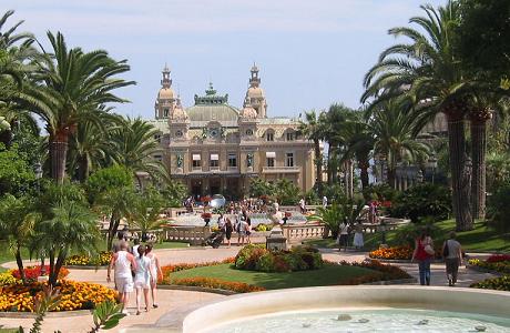 モナコ公国　夏のグランカジノ前