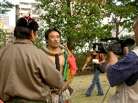 ３位力士にインタビューする内モンゴルＴＶ局