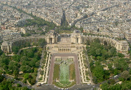 エッフェル塔展望台から見たシャイヨー宮
