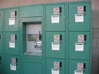 20100223locker.jpg