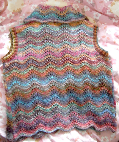 襟つきベスト　うしろ