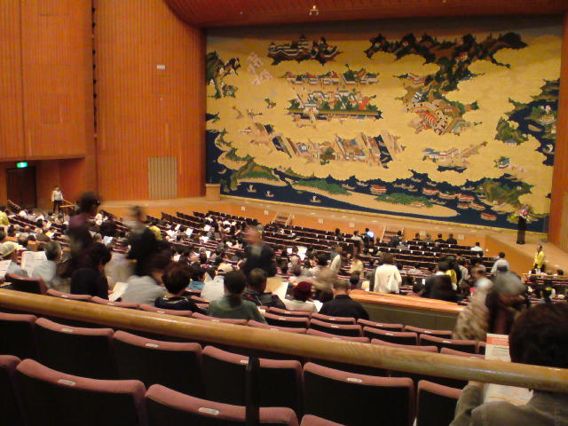 延岡市総合文化センター大ホールにて…