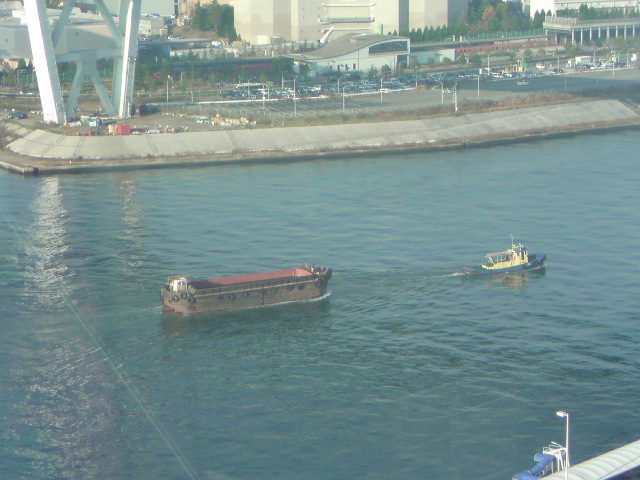 観覧車から見える天保山岸壁の光景…