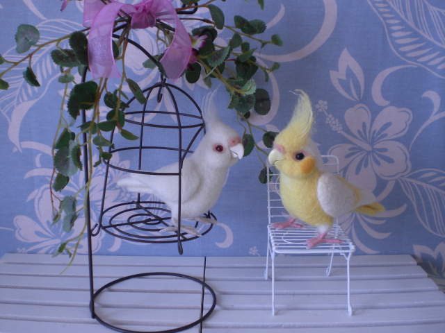 鳥かご風オブジェ付きです