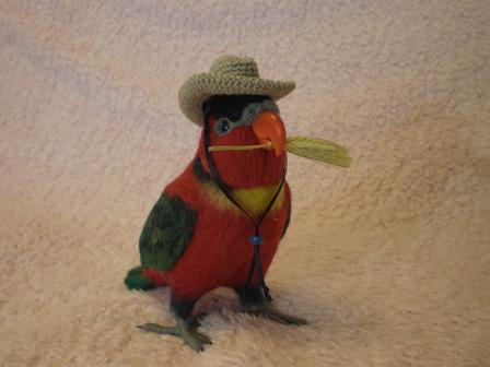 羊毛フェルトで作ったヨダレカケズグロインコです