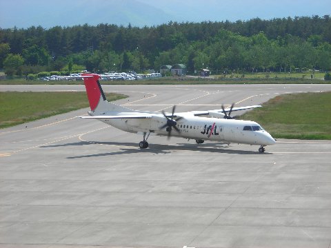 DHC8-Q402