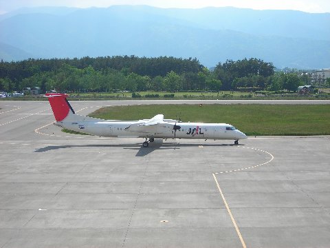 DHC8-Q402