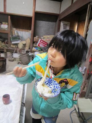 餅を食べる.JPG