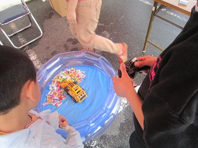 ラジコン飴玉すくい.JPG