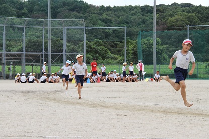中学年リレー.jpg