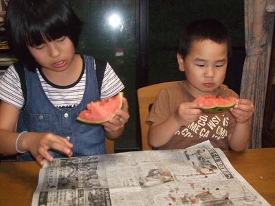 スイカ早食い競争２.JPG