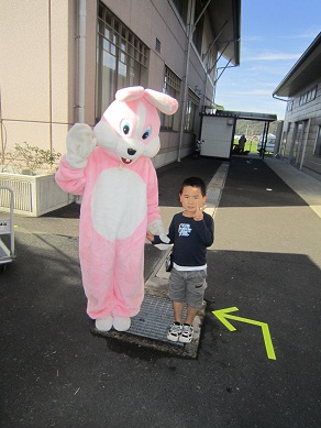 ウサギとの記念撮影.jpg