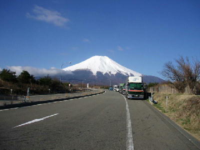 山中湖インターの出口近くより