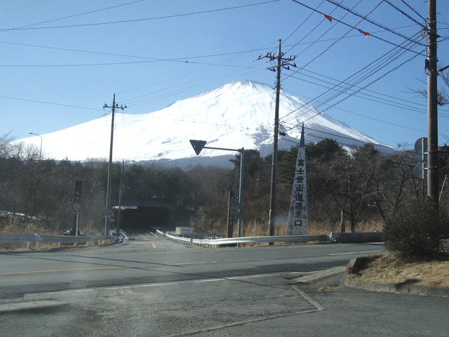 籠坂峠入口付近の富士登山口から