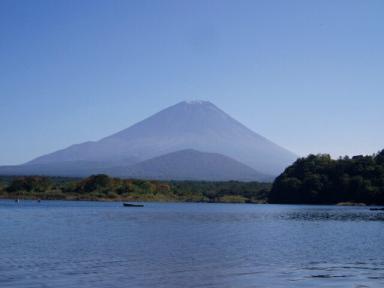 二重の富士　精進湖から