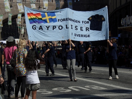 gaypoliser.JPG