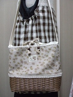 エコ＆布ショルダーバック（かご）　Ｎｏ.１　　下げたところ