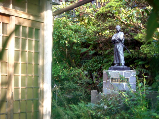 2006_10220075_edited.JPG