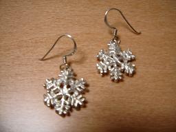 シルバー雪の結晶ピアス１.jpg